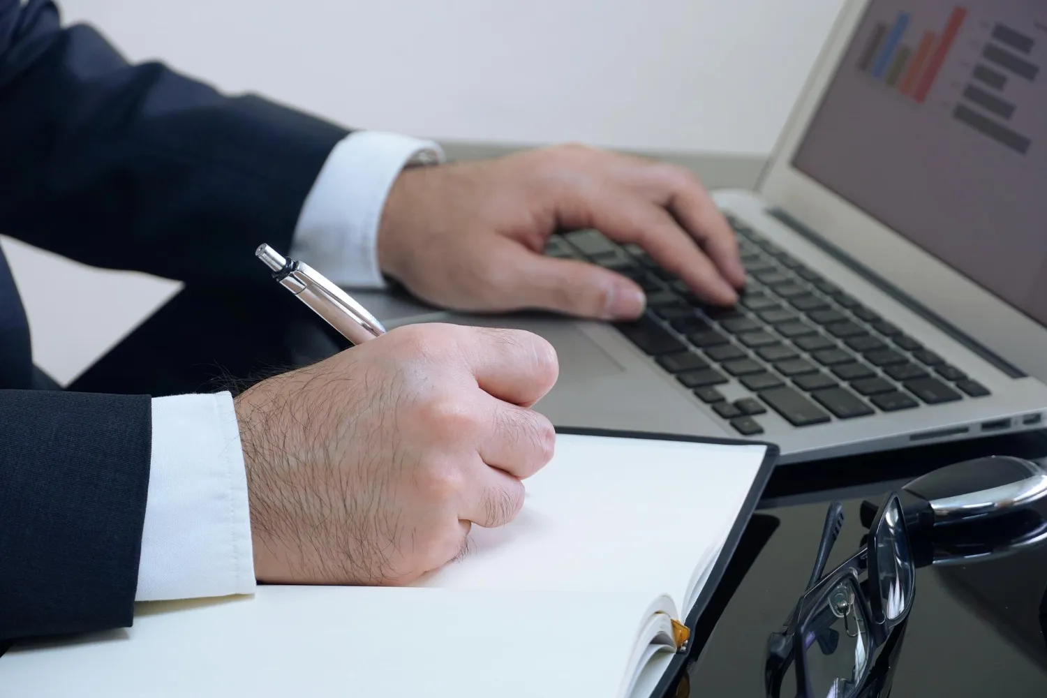 Como formalizar um curso online e emitir notas com segurança jurídica