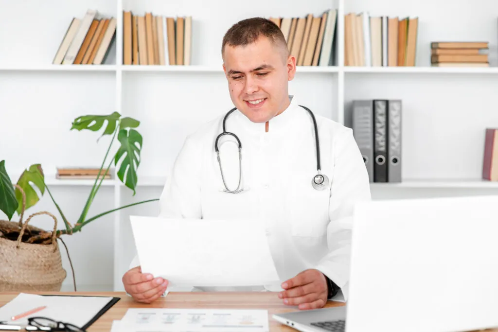 Como reduzir impostos em clínicas médicas com faturamento elevado