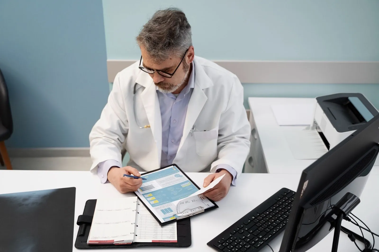 Por que clínicas médicas pagam tantos impostos?