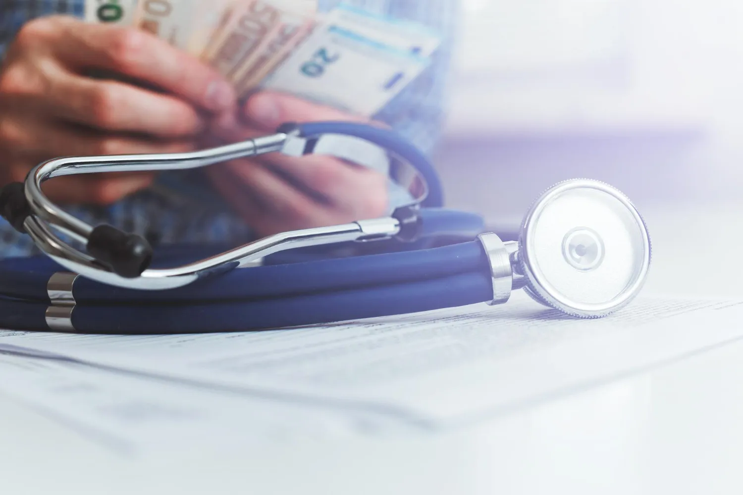Como médicos podem pagar menos impostos no Lucro Presumido em 2026
